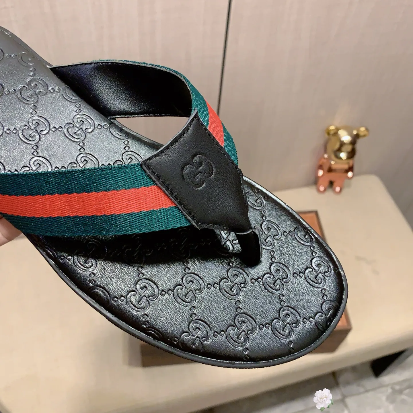 Slippers: New model: Factory price: 260💰💰🎩🎩🔥🔥《 Gucci* 》Series of slippers top purchasing agent🔍🔍Sold at the same time for men, original Italian imported webbing made of selected cowhide, exquisite workmanship,), sole: (super comfortable) original factory special sole, ⚠️exclusive double-layer movable molded sole super comfortable⚠️, real shot🎬the real thing is more beautiful🔍🔍266 regular code 38-44, can be ordered 45.